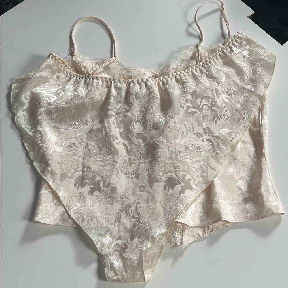 Vintage Victoria’s Secret Cream Jacquard Lace Satin Chemise Set small